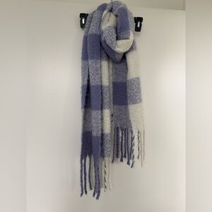 Old Navy Lavender and Cream Fringe Scarf